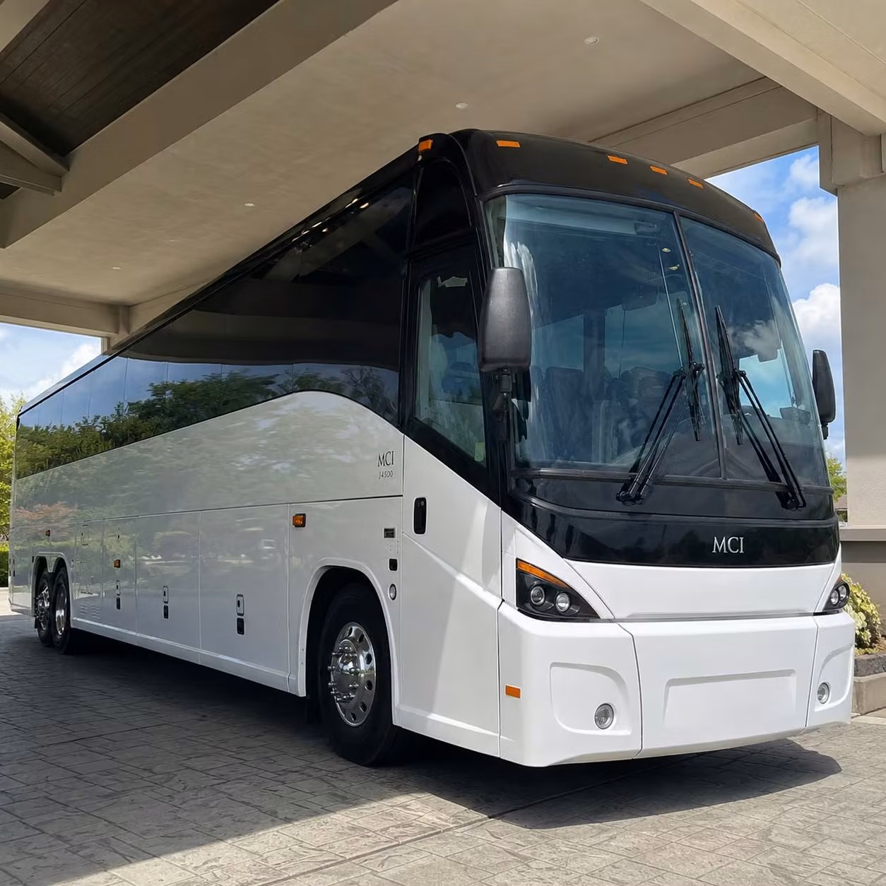 charterbusrentalclintonmi com connects you with airport transportation for corporate groups reunions sports teams and more